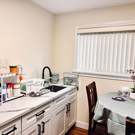 Cozy 2 Beds Spacious Rooms,Close To Transit Vancouver Buitenkant foto