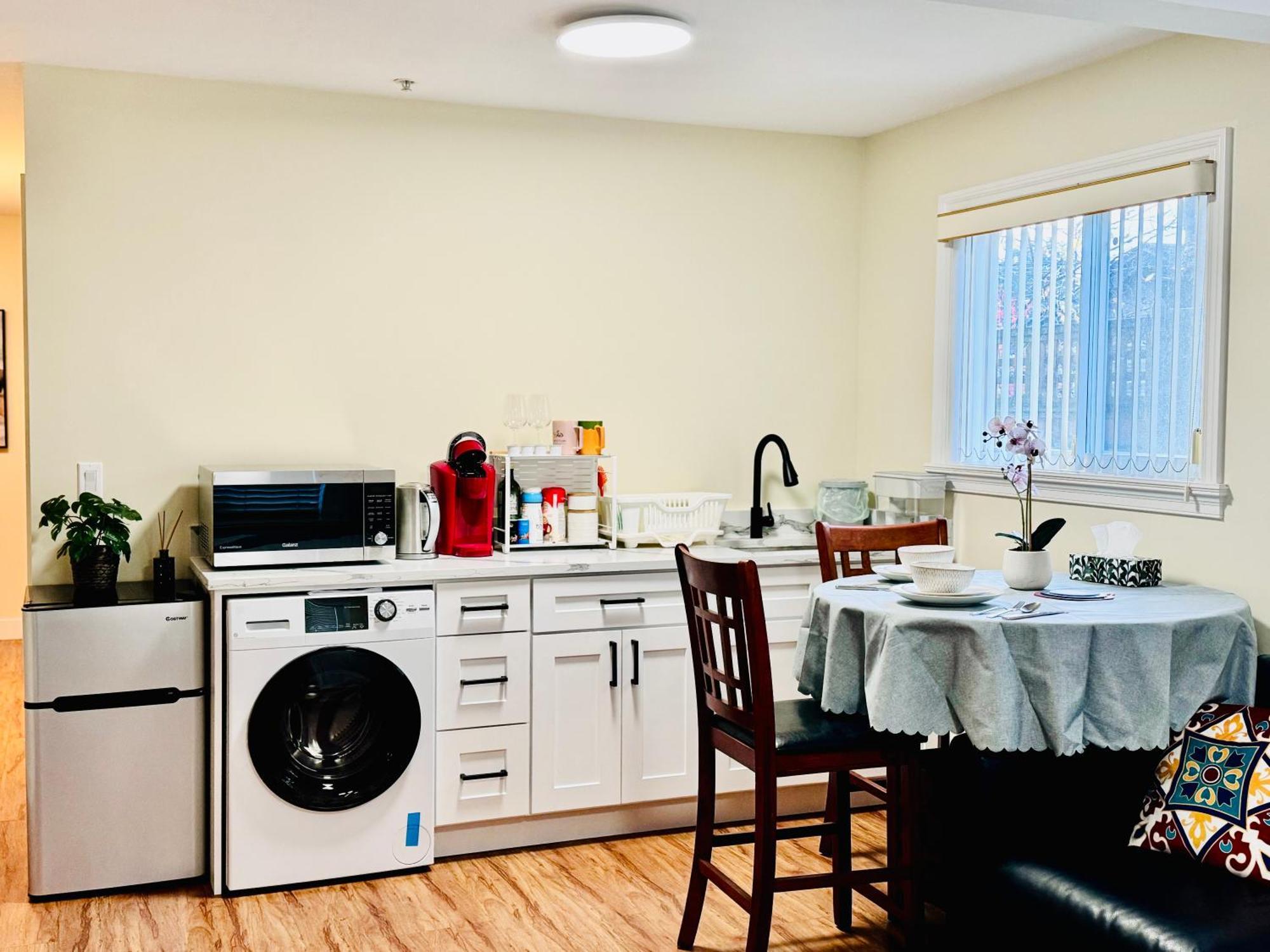 Cozy 2 Beds Spacious Rooms,Close To Transit Vancouver Buitenkant foto